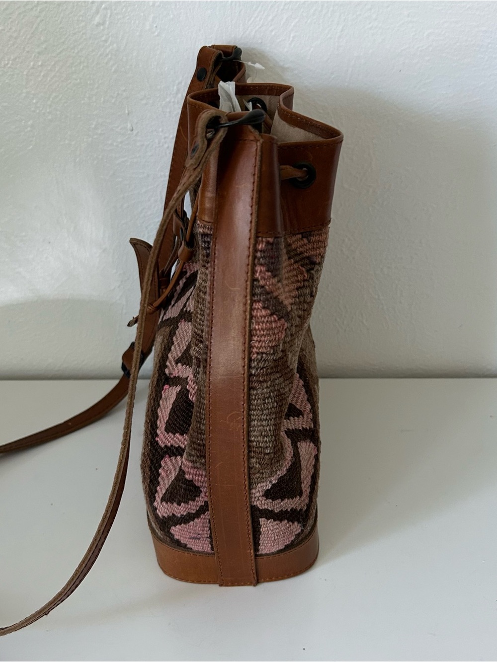 NWT -Stunning Kilim and Leather Vintage, Bucket Bag, Brown and Pink Pattern - Picture 4 of 10